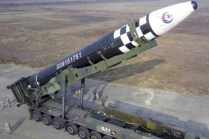 In der über der Ukraine abgeschossenen nordkoreanischen Rakete wurden westliche Bauteile entdeckt