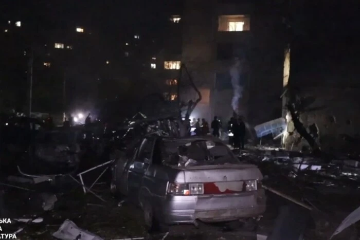 Airstrikes result in bomb damage in Kharkiv