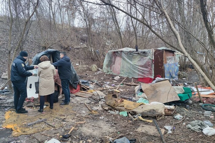 In Ternopil entdeckte die Polizei eine Hütte, in der eine Familie mit fünf Kindern lebte (Foto)