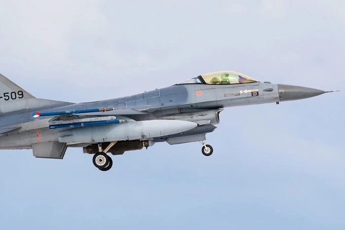 Українські пілоти летять на F-16