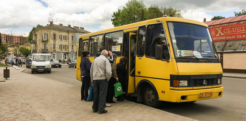 Najeźdźcy na okupowanych obszarach zmieniają ceny biletów na transport publiczny