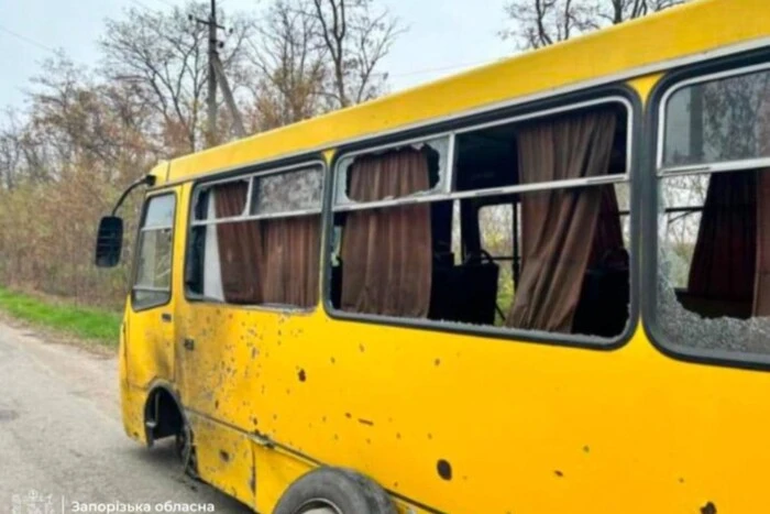 Russian nationalists attack the bus