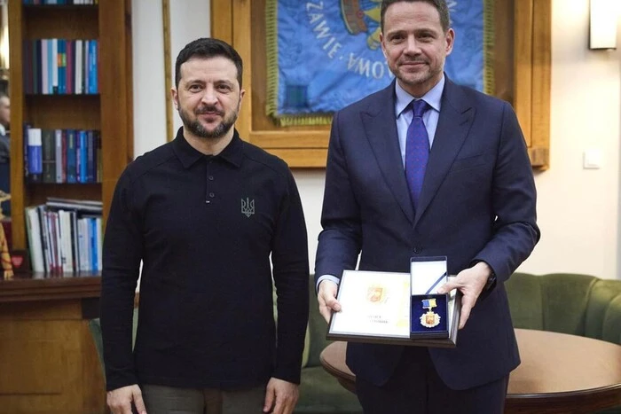 President Zelensky receives the award in Warsaw