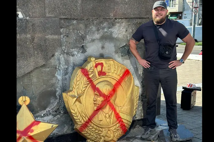 Dismantling of Lenin Order in Odessa