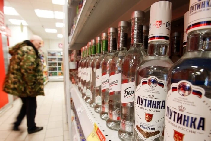 Families drink together, alcohol in Russia