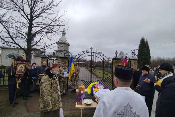 Skandal in Wolyn. Die Moskauer Kirche ließ den Krieger nicht in den Tempel zur letzten Ölung (Foto)