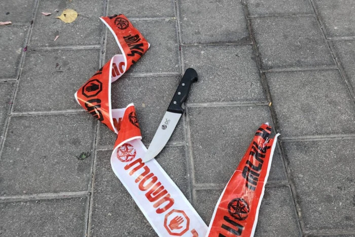 In Tel Aviv hat ein 19-jähriger Palästinenser mit einem Messer Passanten angegriffen: Es gibt Verletzte