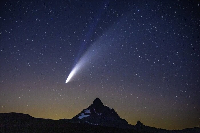 Comet Atlas visible to the naked eye