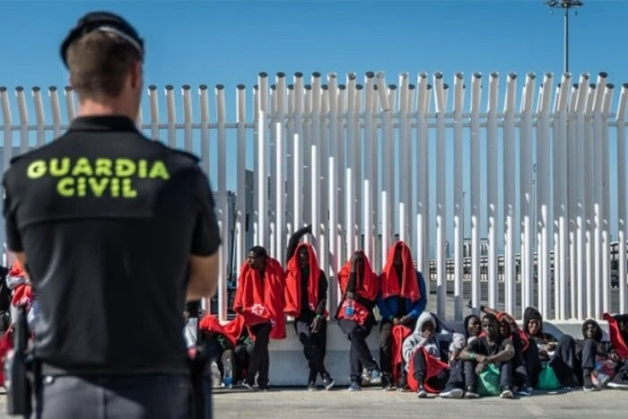 Spanien plant, jährlich bis zu 300.000 Migranten zu legalisieren