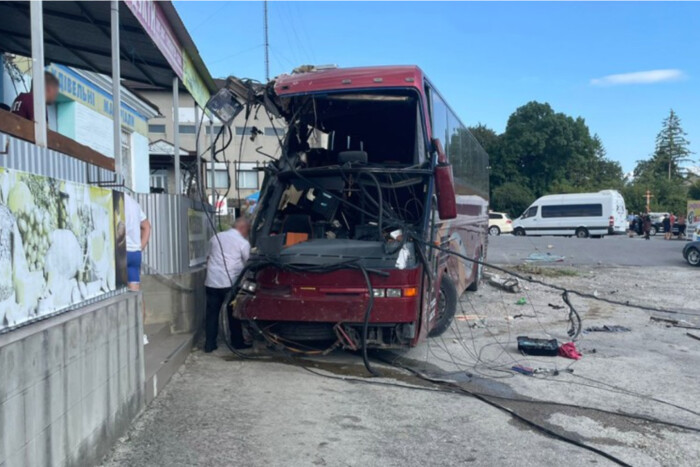 Bus mit Kindern in der Region Chmelnyzkyj in einen Verkehrsunfall verwickelt