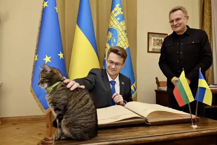 Photo: Health Minister of Lithuania met with Lviv's cat mayor