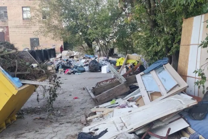 Trash collection stopped on a street in Kropyvnytskyi