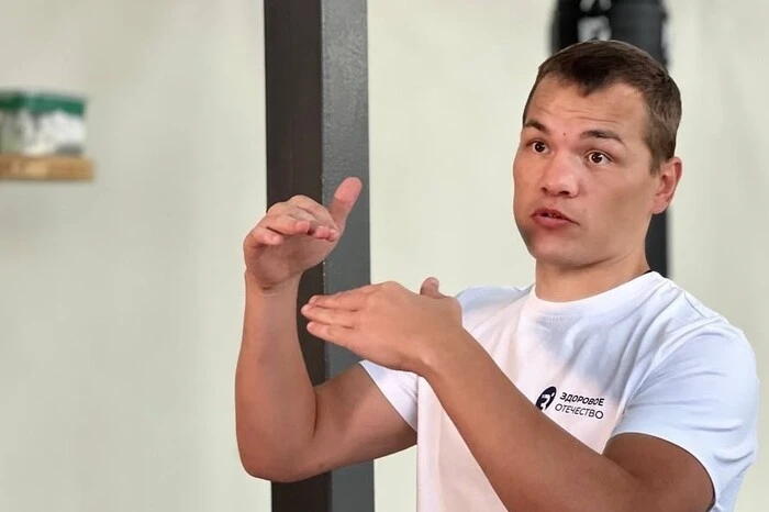 World boxing champion from Russia illegally visited occupied Luhansk region