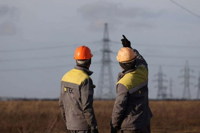 DTEK energy workers restore electricity in Donetsk and Dnipropetrovsk