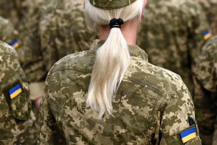 Women in uniform and with weapons during mobilization