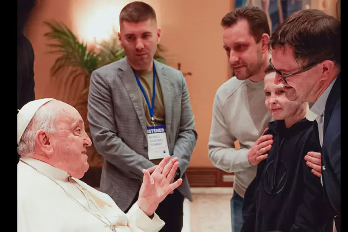 Der Papst traf sich mit dem Jungen, der nach dem Raketenangriff auf Winnyzja überlebte