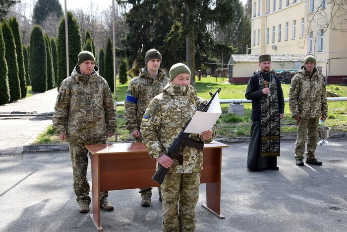 Szkolenie mobilizacyjnego nowicjusza w ciągu miesiąca jest niemożliwe - instruktor Sił Zbrojnych Ukrainy