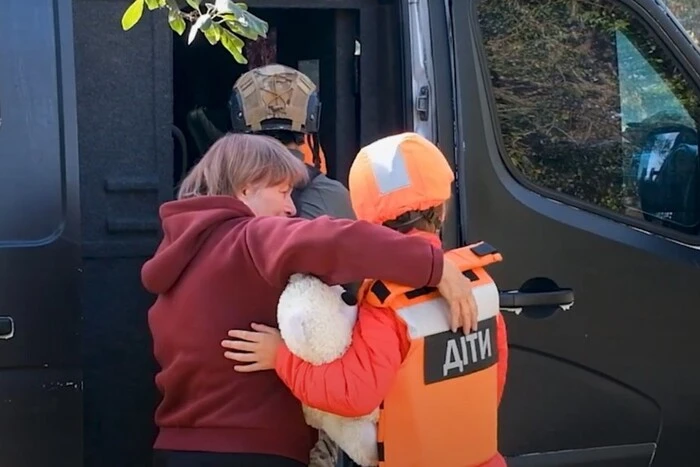 Эвакуация детей из двух городов на Донетчине