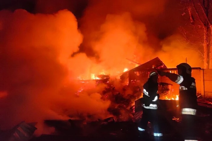 Пожежа в Харкові після обстрілу