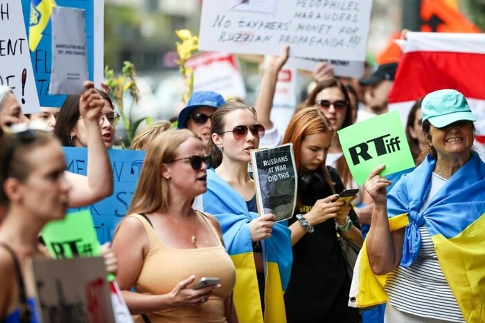 Показ фільму «Росіяни на війні» у Торонто - протести.