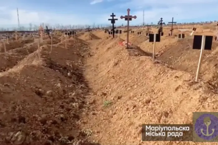 In der Region Mariupol haben die Besatzer Beerdigungen auf einem großen Friedhof verboten: der Grund