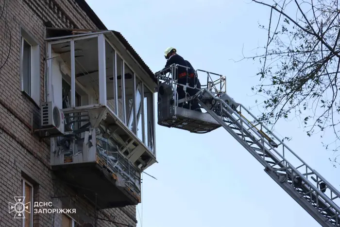 Помощь пострадавшим в ночной атаке Запорожья