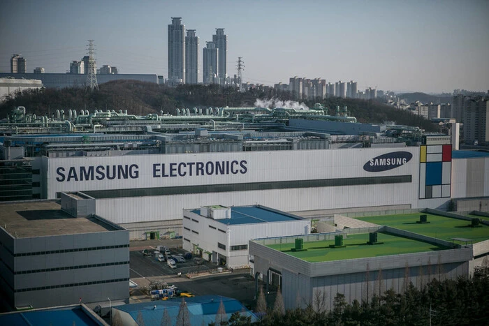 Warum arbeitet Samsung immer noch in Russland? Diplomat erläutert die Position von Seoul