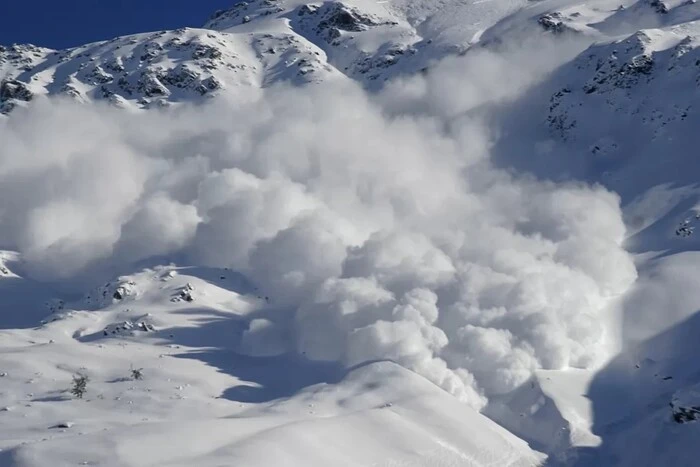 Snow avalanches are approaching. Rescuers' warning.