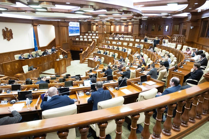 Парламент Молдови зменшив освітлення