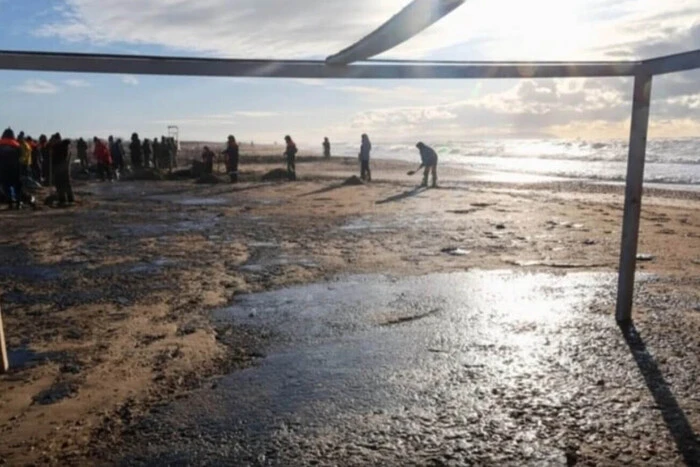 Oil on the Odesa coast