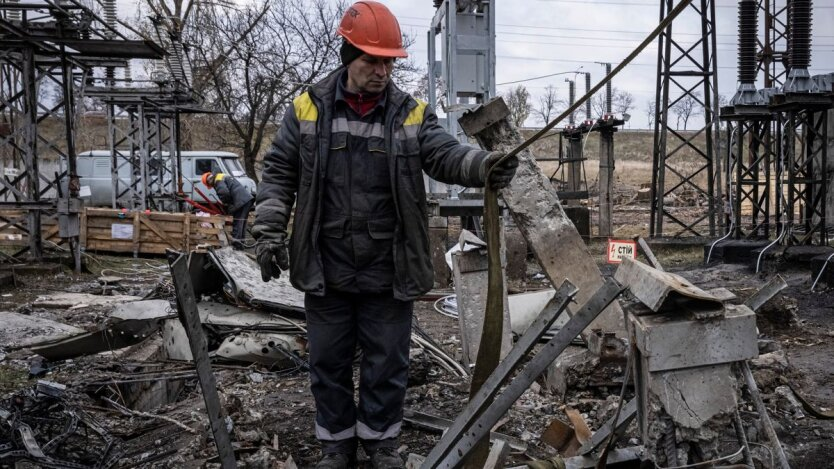 Reuters: Nowe ataki Rosji zwiększyły ryzyko długotrwałych przerw w dostawie energii zimą