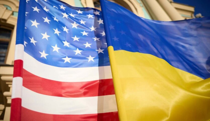 Прапори України та США на зеленому тлі