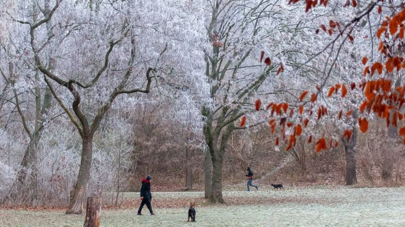 Stürme, Schnee und Glätte: Fußgänger und Autofahrer vor gefährlichem Wetter gewarnt