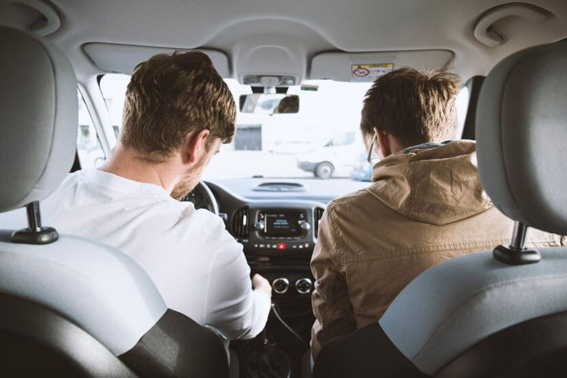 Fahrer erwartet Welle von Überprüfungen und Strafen: Welche Dokumente im Auto sein müssen