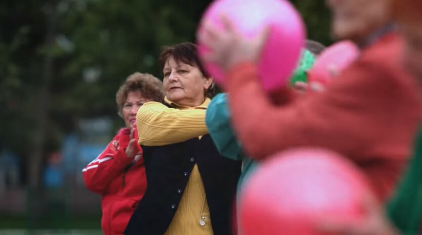 Seniorom zalecono nie przechowywać pieniędzy na karcie do wypłat: mogą zostać „zamrożone”