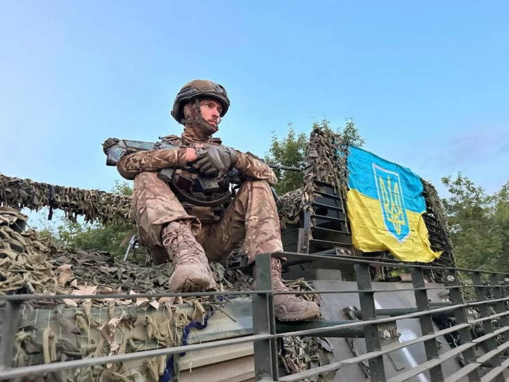 Image of a soldier in decorative uniform