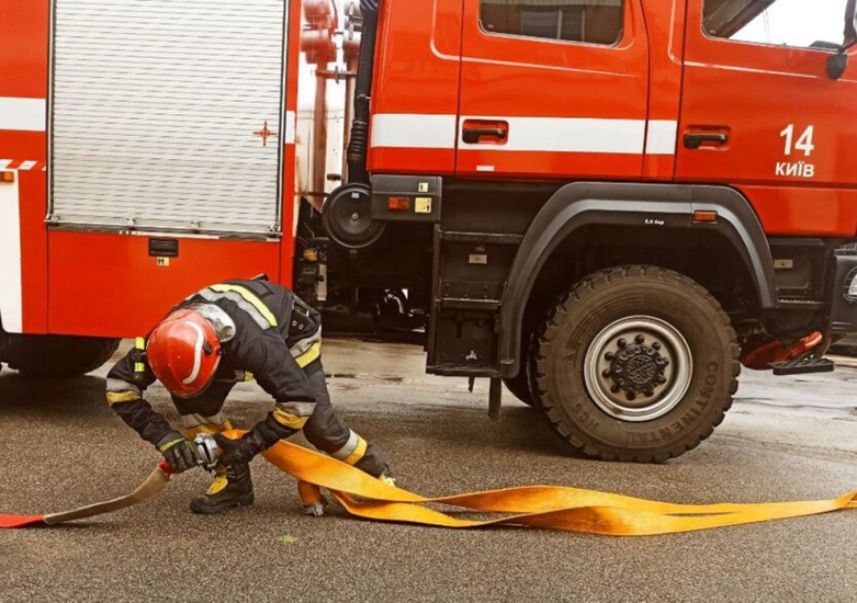 W Kijowie wybuchł pożar w bloku na skutek ataku drona - Kliczko