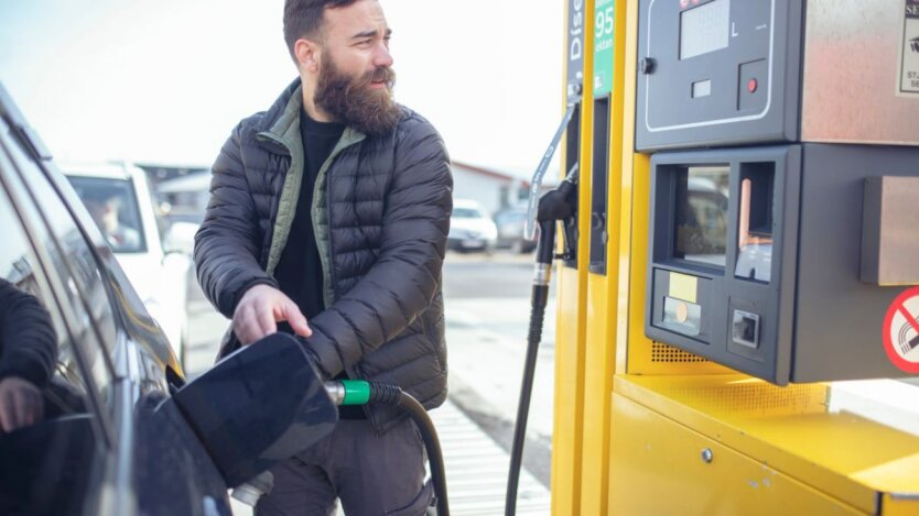 Tankstellen zeigten die Kraftstoffpreise zu Beginn der Woche: wie viel kosten Benzin, Diesel und Autogas