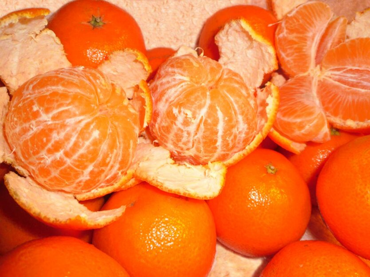 Tangerines and oranges on the table