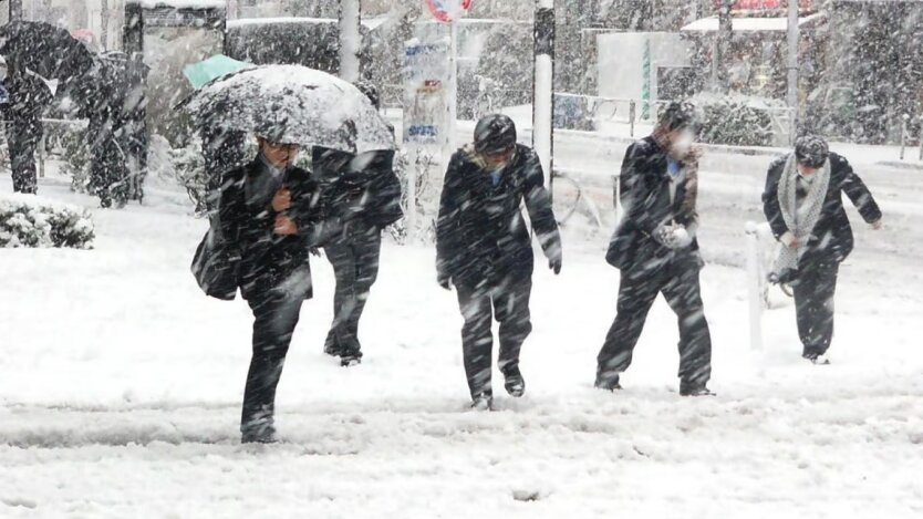 Plötzlicher Wetterwechsel: Ein starker Wind und Schnee mit Regen werden die Ukraine treffen