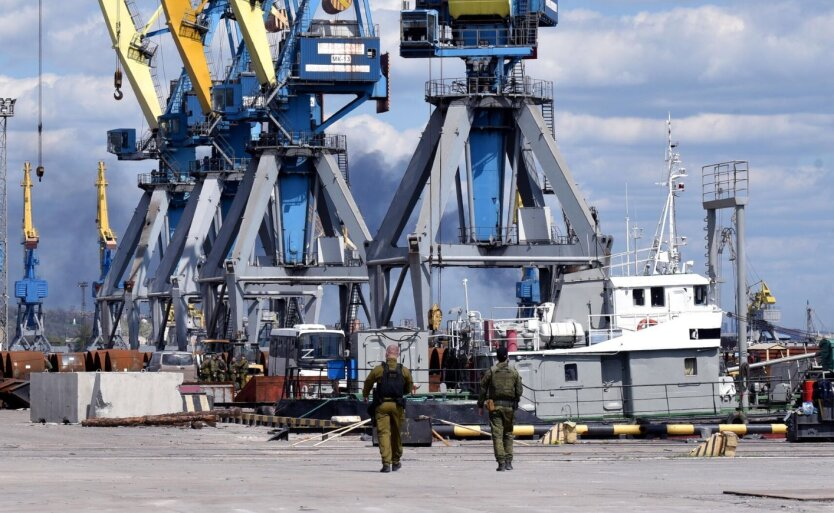 Besatzer haben illegal 230.000 Tonnen Fracht im Hafen von Mariupol bearbeitet