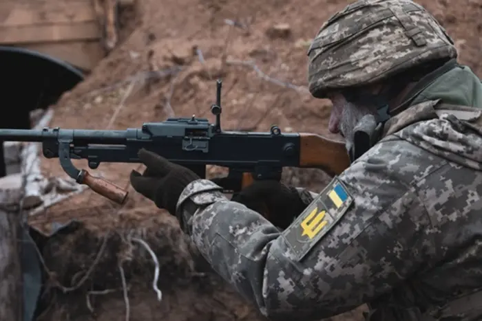 Бійці у бойовій позиції Сумщиною