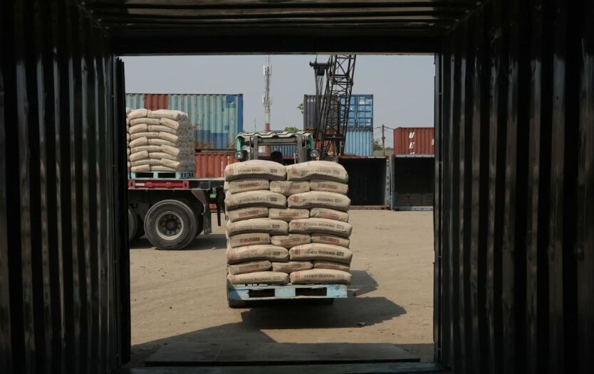 The largest economy in Southeast Asia accumulates goods from China due to tariff risks