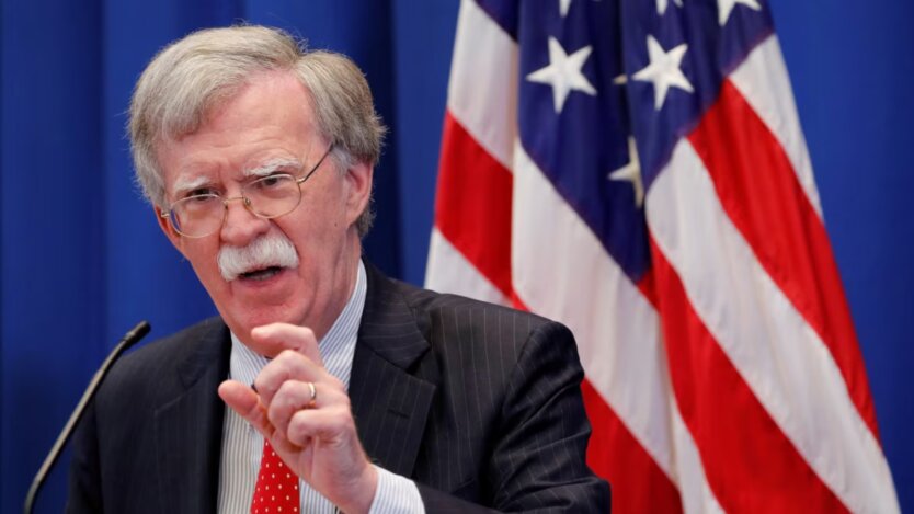 Bolton erklärte Trumps Rhetorik über die Ukraine und Putin