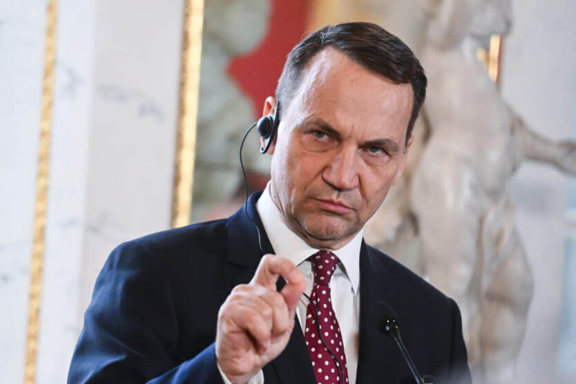 Sikorski comments on the idea of a single European army