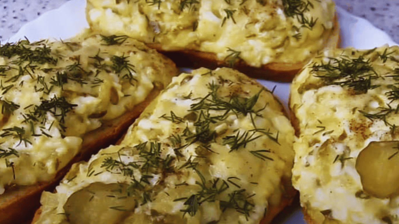 Heiße Sandwiches zum Frühstück - Sie benötigen Brot und Eier