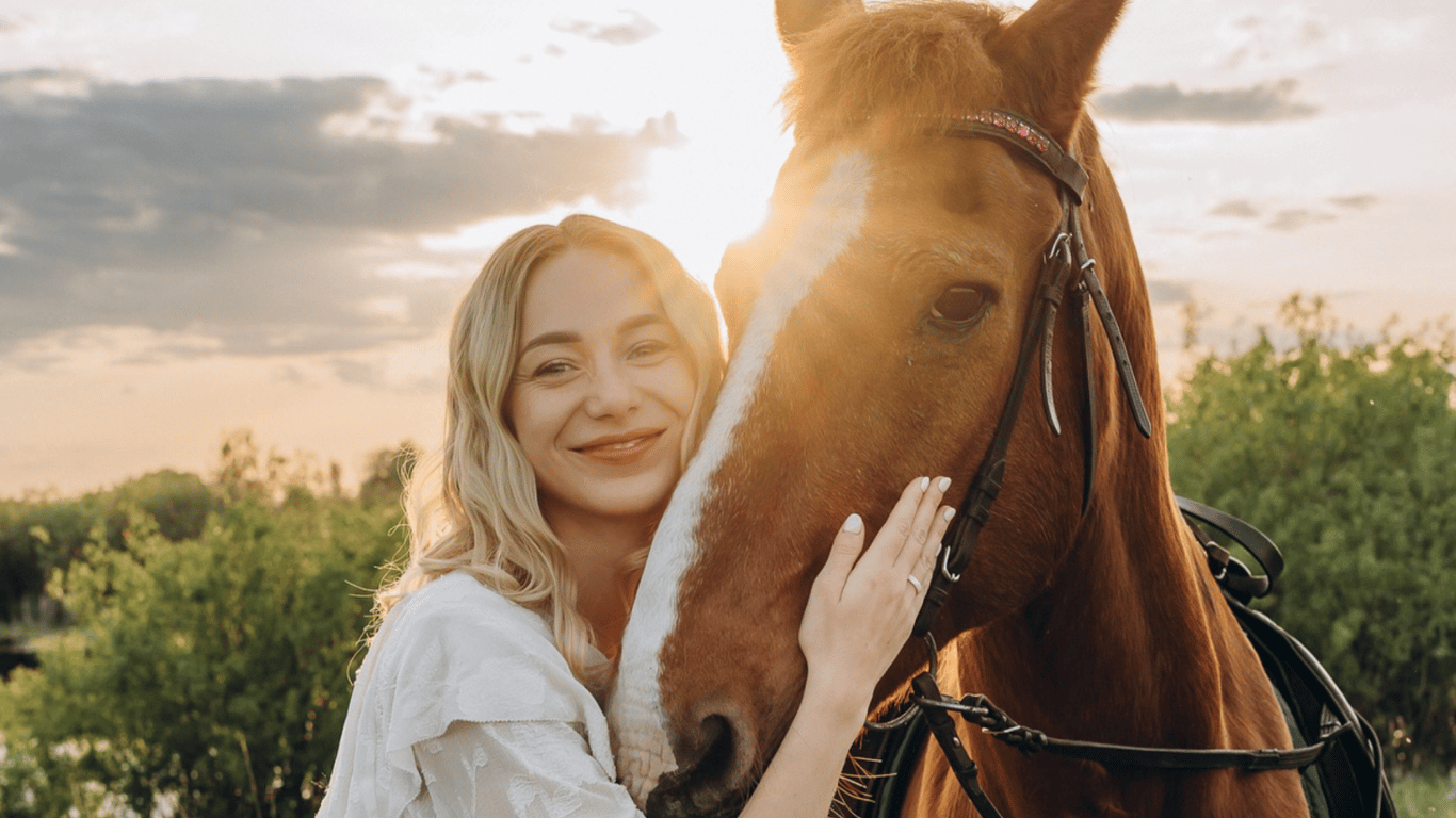 Die Frau von Pawlik setzt einen Trend — Hosen, die man im Sommer haben sollte