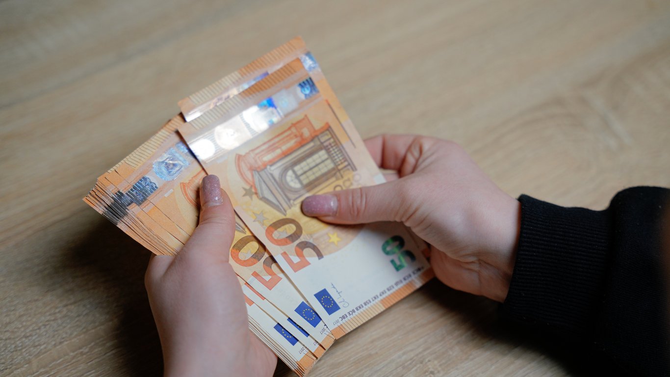 Купюра в 1 тисячу євро — чи справді вона існує
