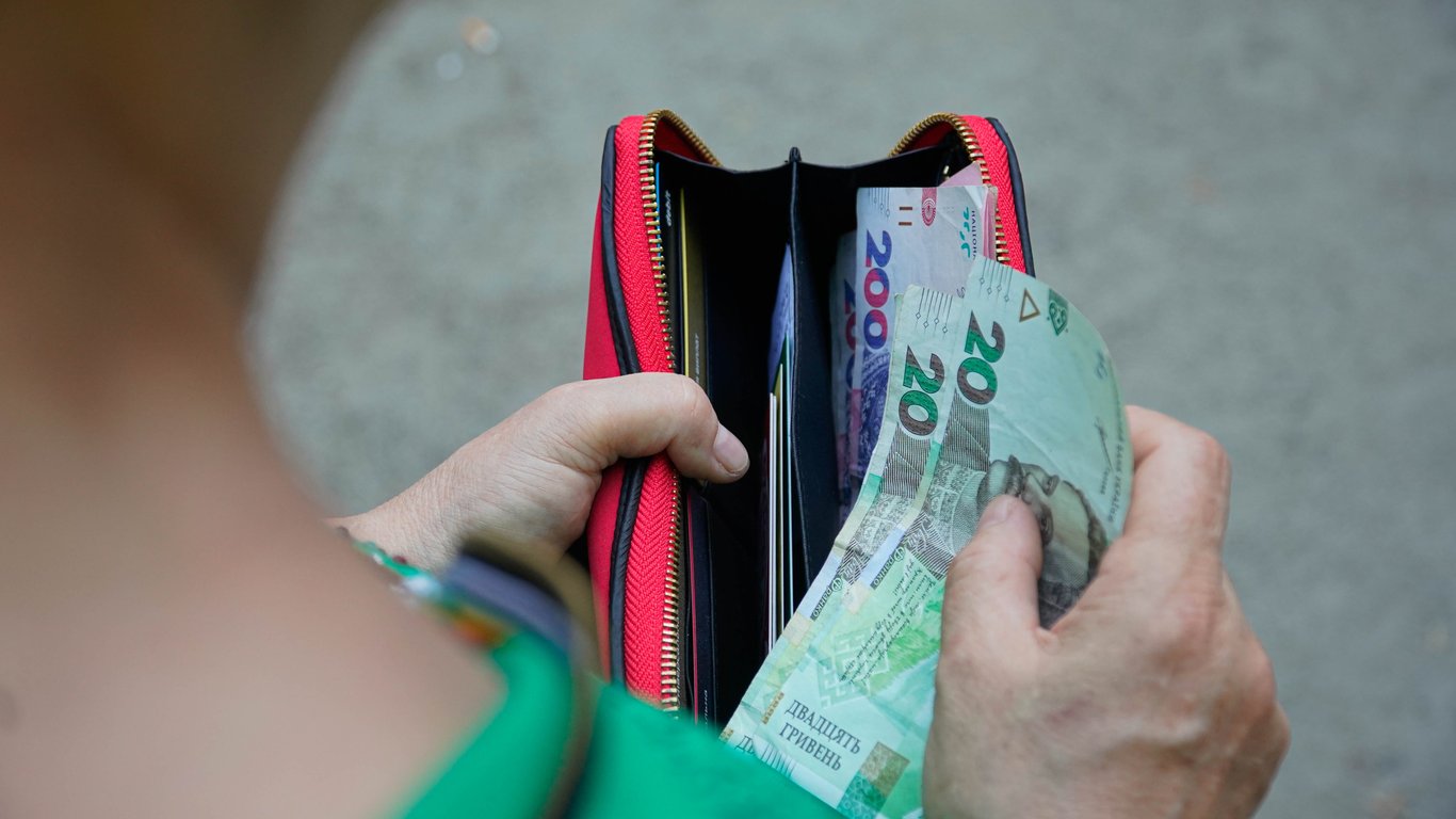 Уже с 1 августа — какой важный налог отменят для украинцев
