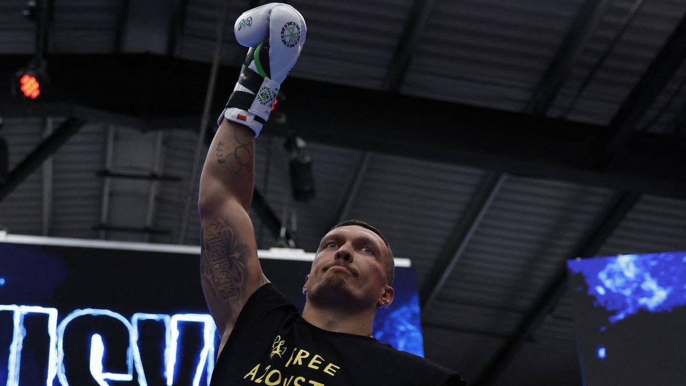 Usyk unterstützte die Gefangenen von Azovstal beim öffentlichen Wiegen.